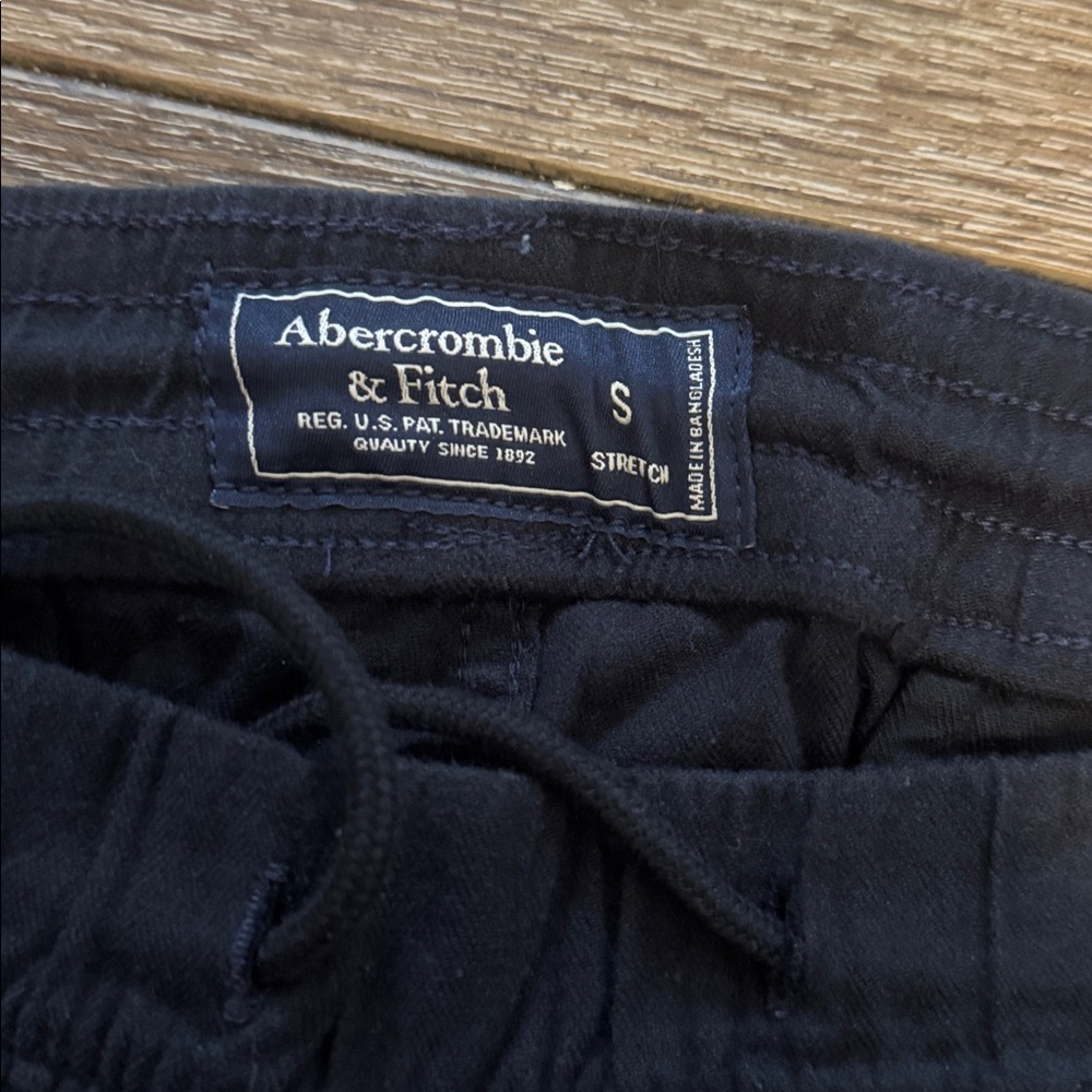 Abercrombie & fitch joggers small NWT - Picture 2 of 5